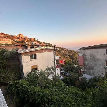 Krujë Guni Inn מראה חיצוני תמונה