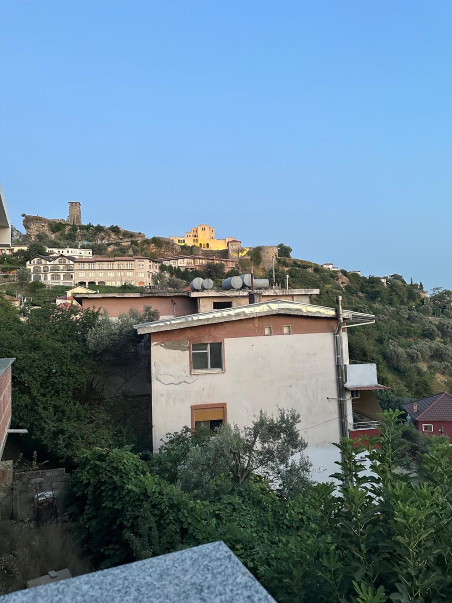 Krujë Guni Inn מראה חיצוני תמונה