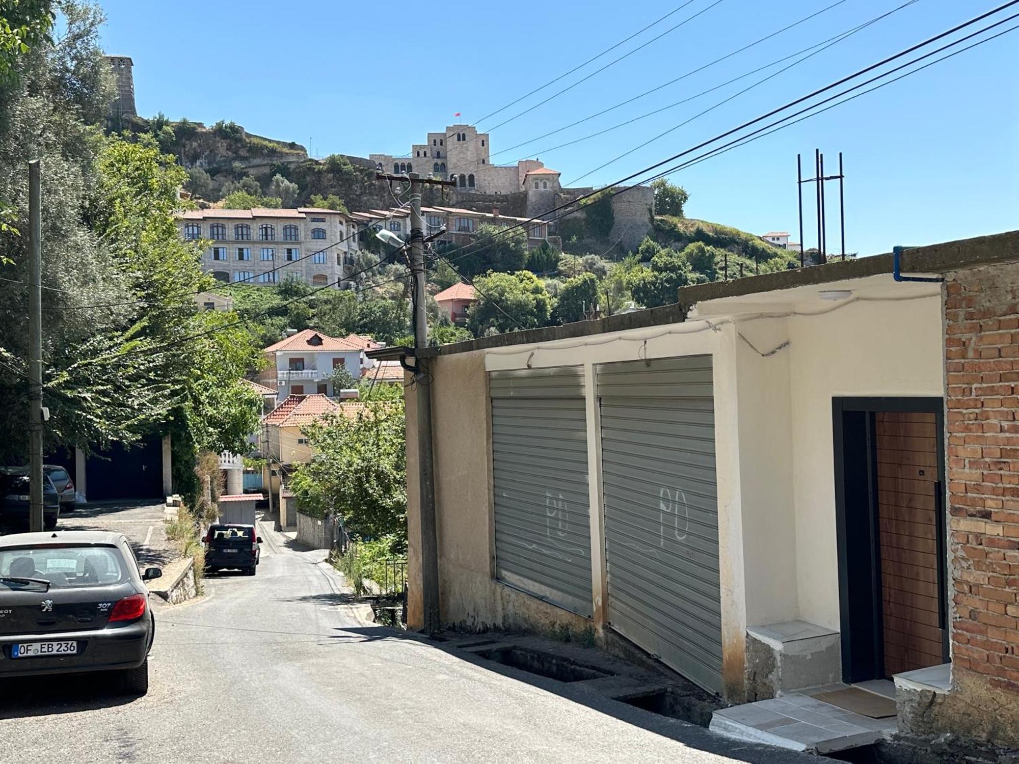Krujë Guni Inn מראה חיצוני תמונה