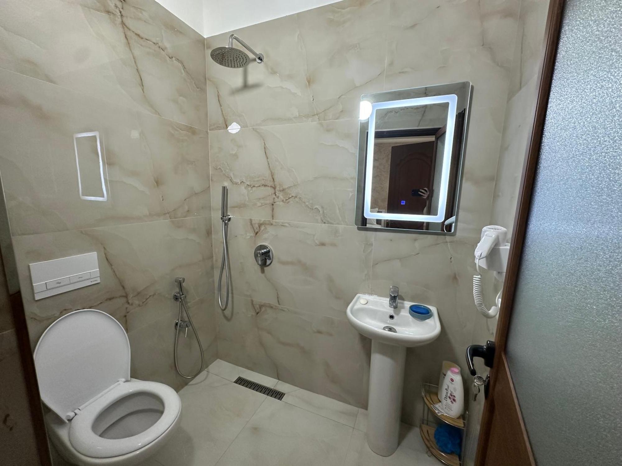 Krujë Guni Inn מראה חיצוני תמונה