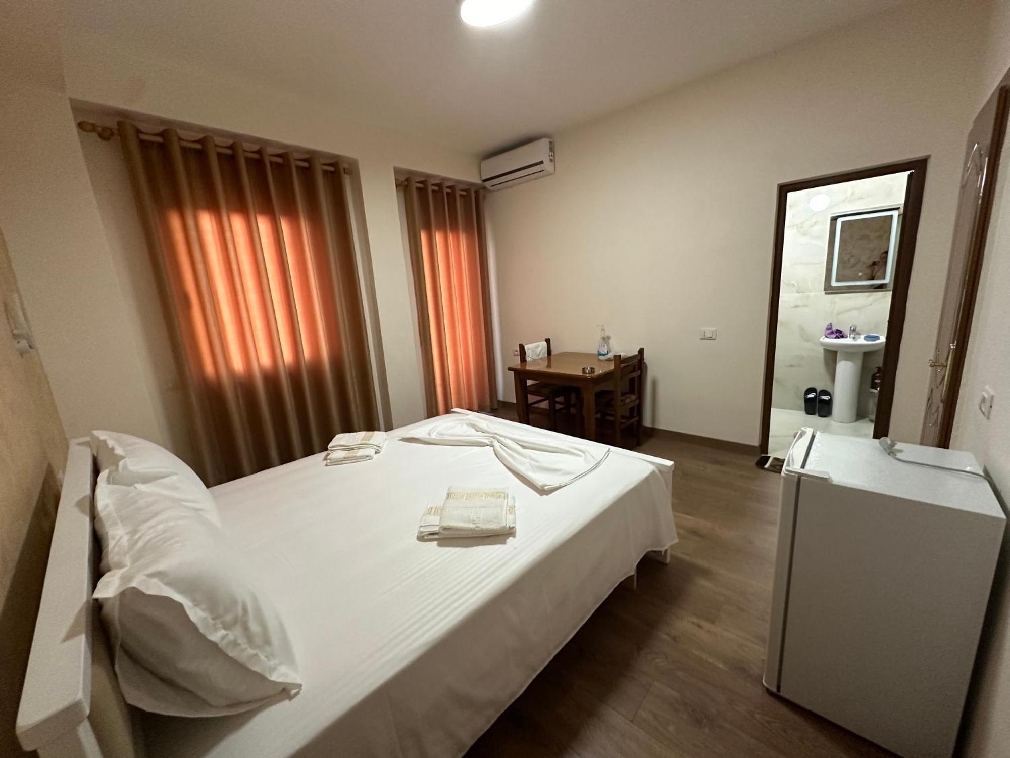 Krujë Guni Inn מראה חיצוני תמונה