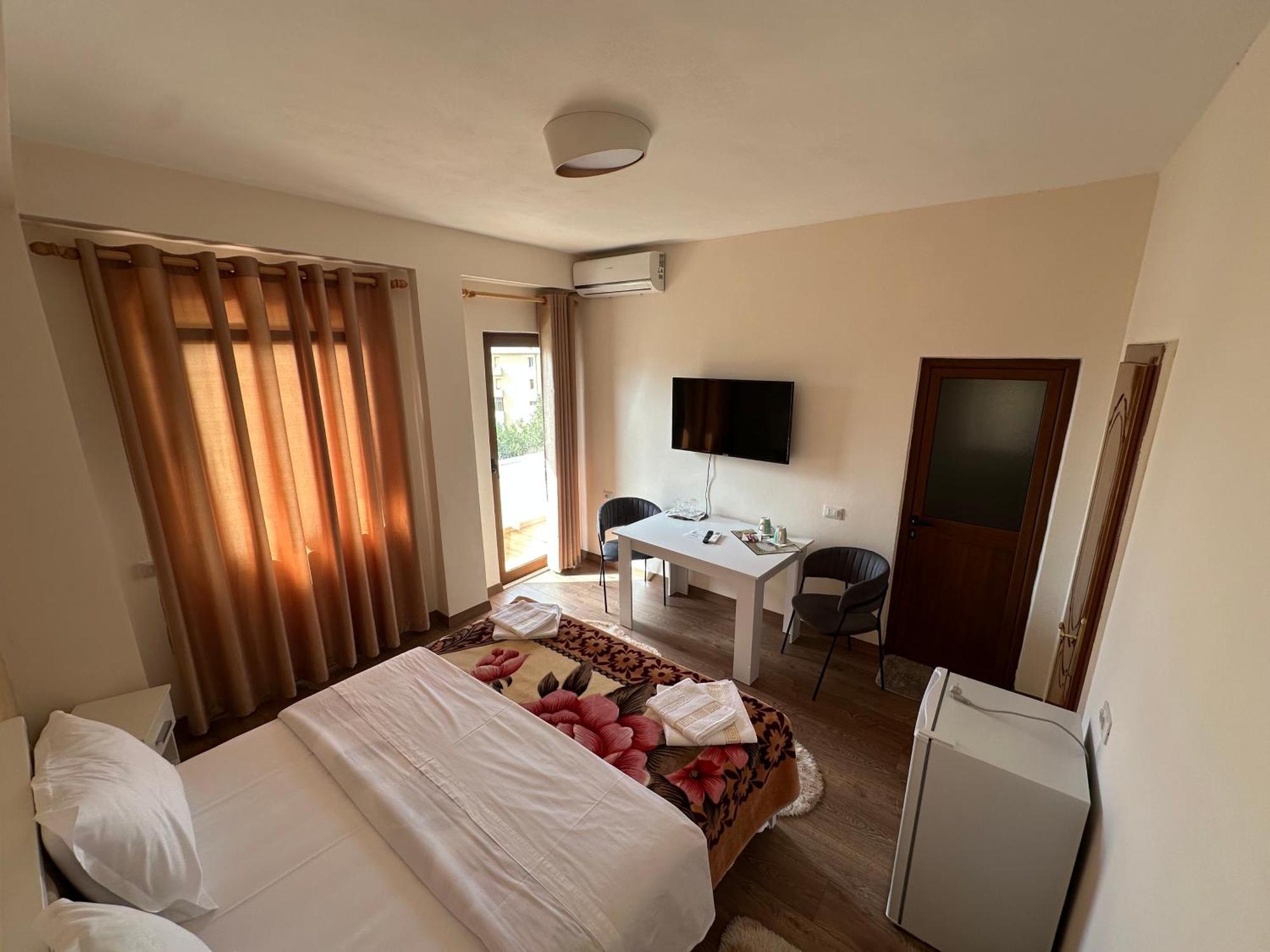 Krujë Guni Inn מראה חיצוני תמונה